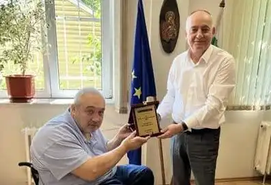 Изпълнителният директор на АХУ получи благодарствен плакет от БАРИС