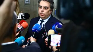 Асен Василев брани като за последно Лена за корупционния скандал, а Тошко Йорданов...