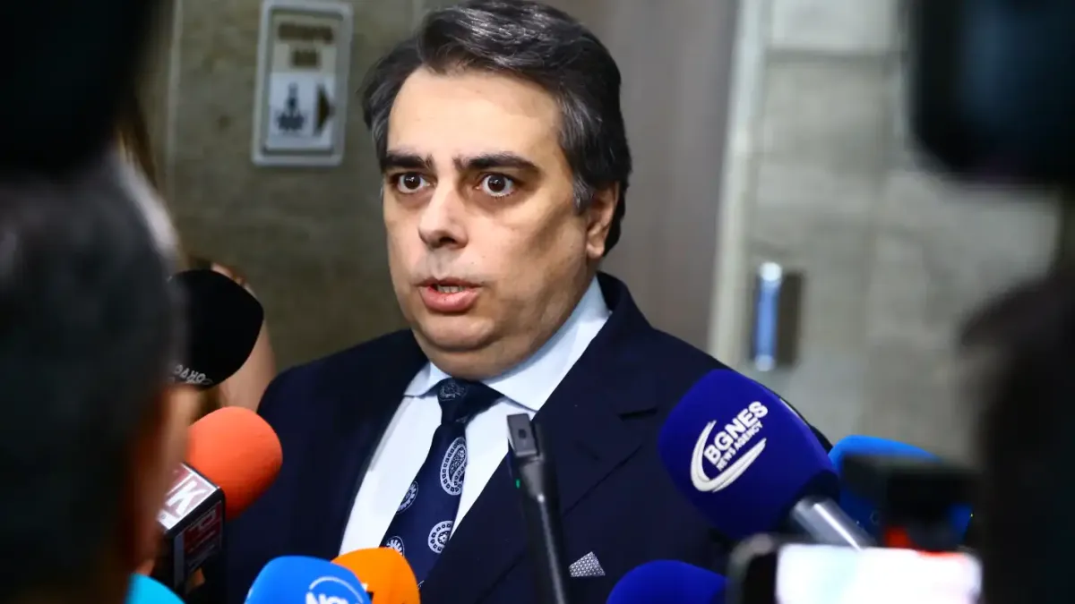Асен Василев в паника! Уплашил се да не му се наложи да...