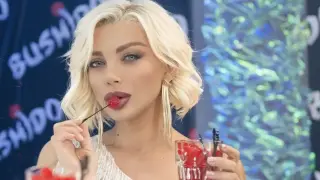Емануела се стяга за нова сватба? Певицата хвана букета, но в мрежата я попиляха от критики Снимка
