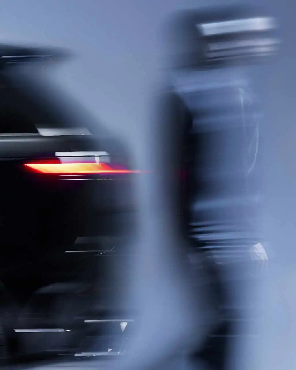 Потопен в черно: новият Range Rover Sport SV Black Edition получава монохромен облик за върховен спортен лукс