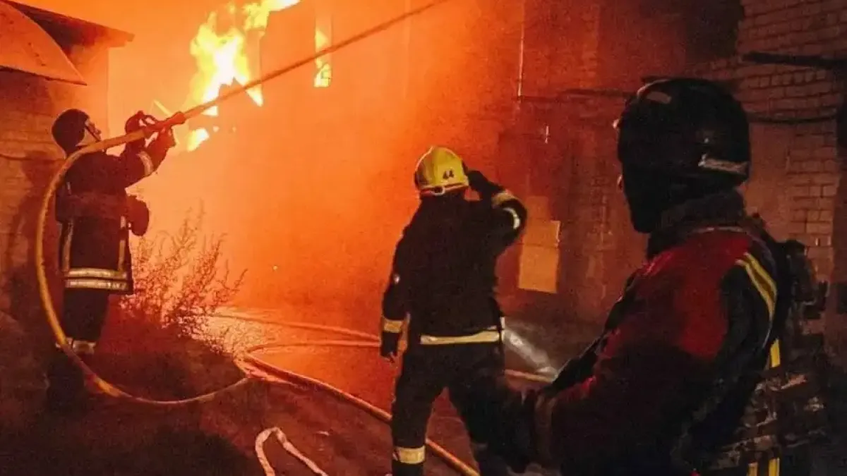 Взривове и пожари: Руснаците атакуваха Киев с дронове и ракети посред нощ Снимки
