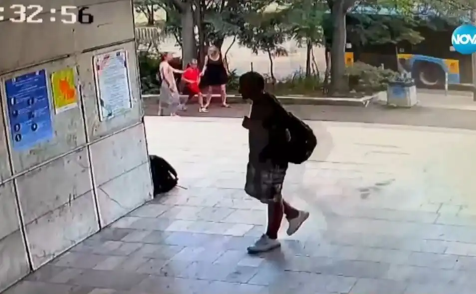 Софиянка се разсея за минута, обраха я посред бял ден Видео