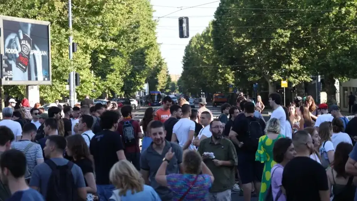 Масови арести на протеста в Белград, жегата не спира протестиращите