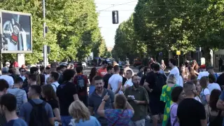 Масови арести на протеста в Белград, жегата не спира протестиращите