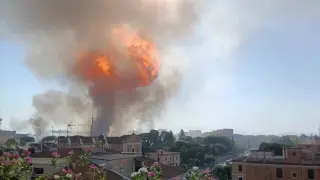 Брутален взрив хвърли Рим в паника, черна гъба се извиси над града Видео