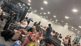 Транспортен кошмар в Европа, хиляди пътници в капан по летищата