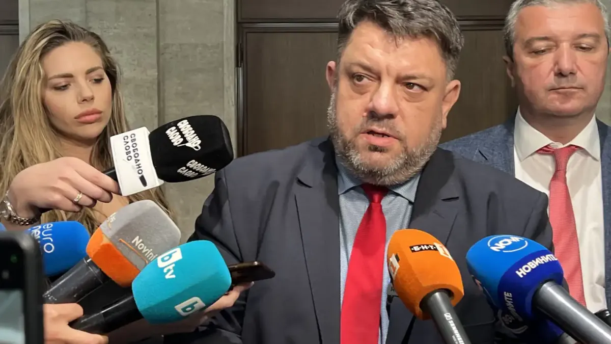 Атанас Зафиров: Вотовете на недоверие единствено бламират важни за хората закони – мнозинството стои монолитно
