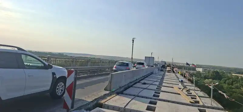 Аварирал тир затвори Дунав мост при Русе