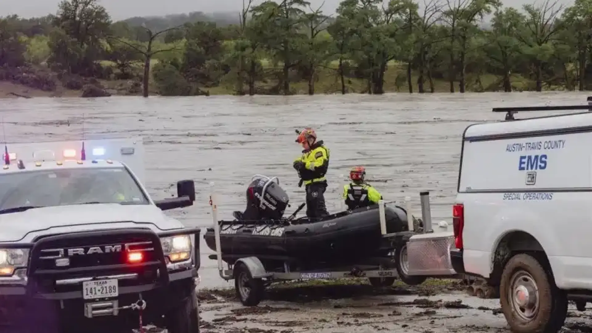 Адът слезе в Тексас: Над 20 загинали при опустошителни наводнения, 20 деца са изчезнали!