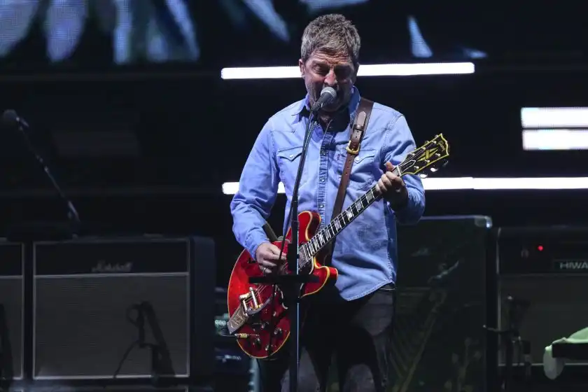Меломаните по света са във възторг, 16 години чакаха това от Oasis Видео
