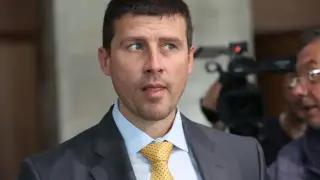 Лидерът на "Величие" нагъва лимони с пържола за мъжка мощ Снимки