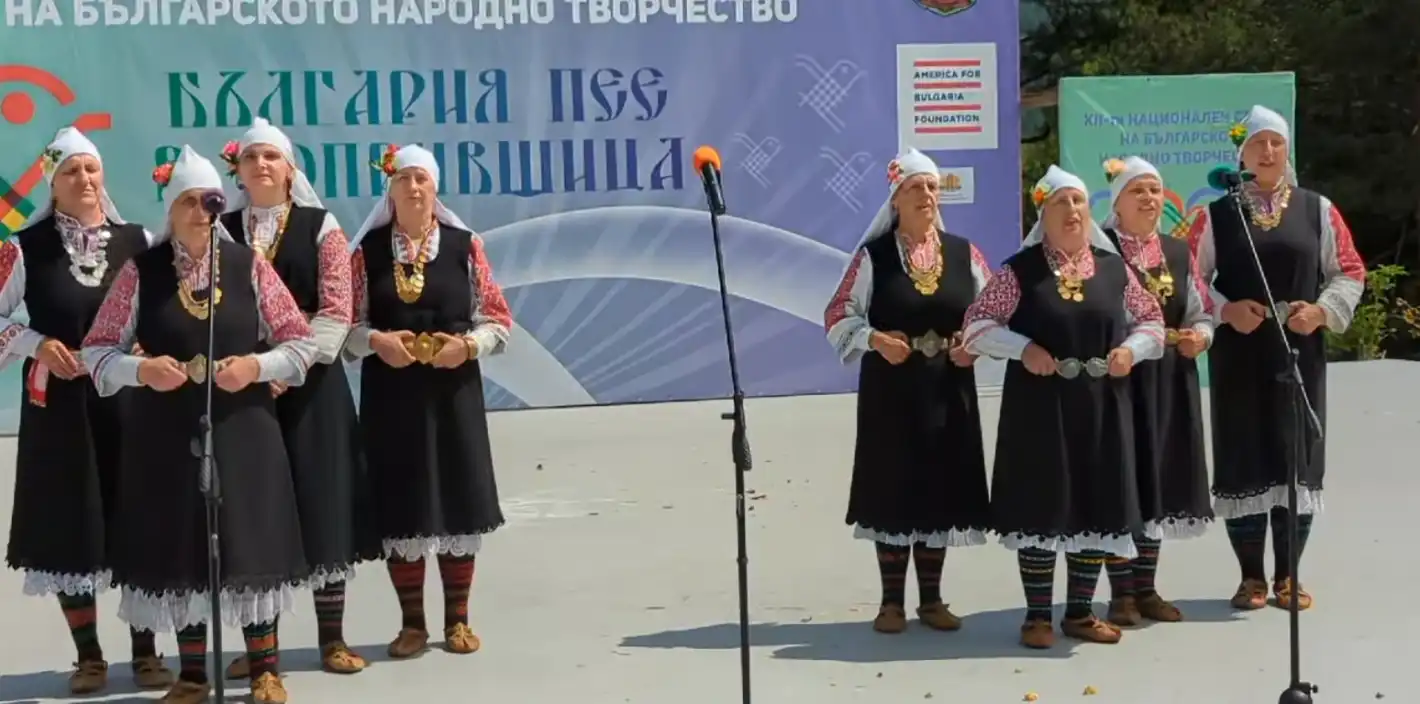 Бистришките баби покоряват Париж, ето кога Снимки