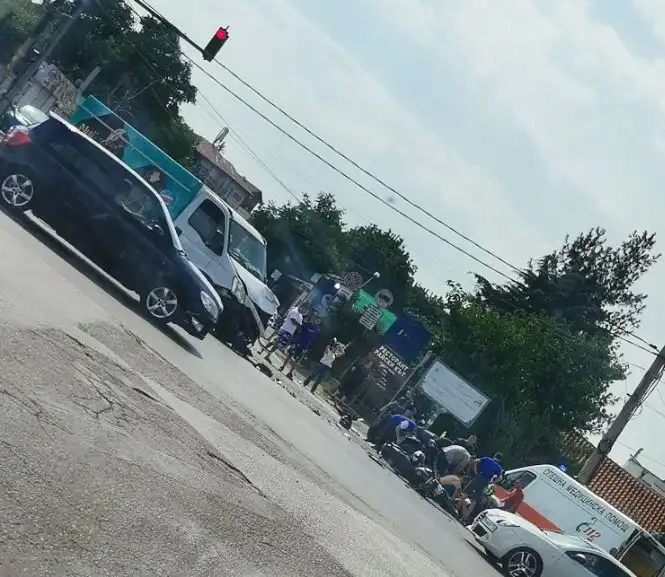 Брутално меле в София, моторист лежи на земята Видео