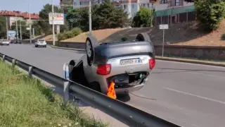 Катастрофа в Русе: Тойота се преобърна след удар с такси Видео