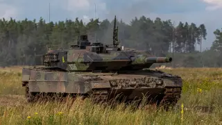 Германия утроява танковете си с мегапоръчка