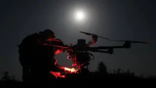 Forbes: В Украйна смъртта вече дебне от засада, нов дрон се захранва от слънцето