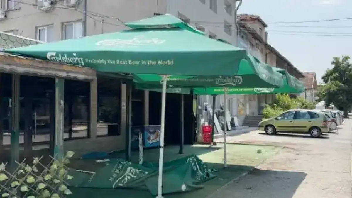 Кръвта още е там! Потресаваща гледка от мястото, където трима загинаха в Разград