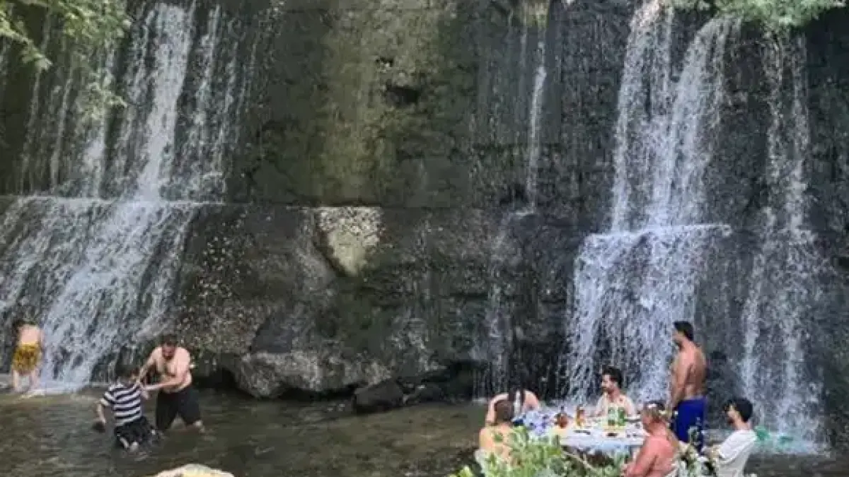 Кръчма във водата: Грозна картинка на красиво място до Пловдив Снимки