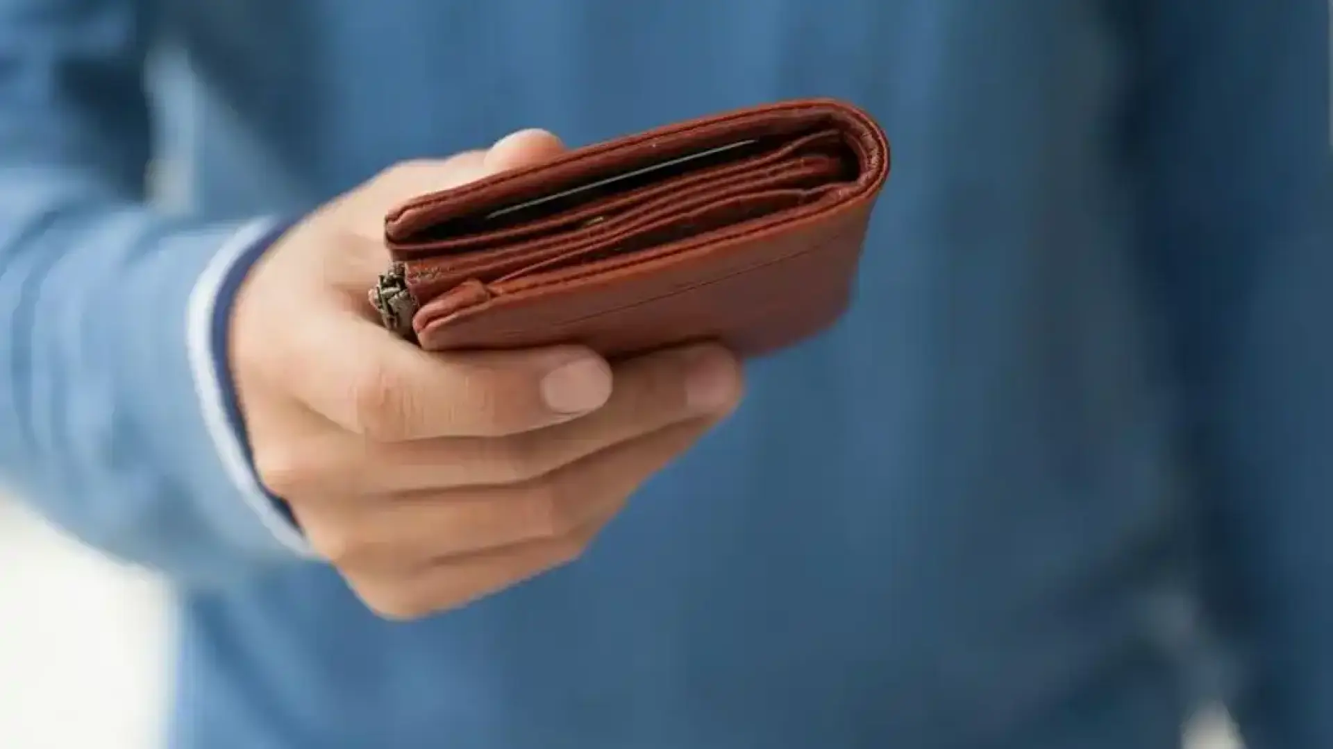 Пазарджишки полицай върна изгубен портфейл на университетски преподавател