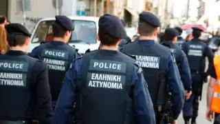 Цяла Гърция издирва нашенец, много го е загазил