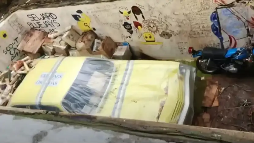 Откриха автомобил в най-голямата капсула на времето в света Видео
