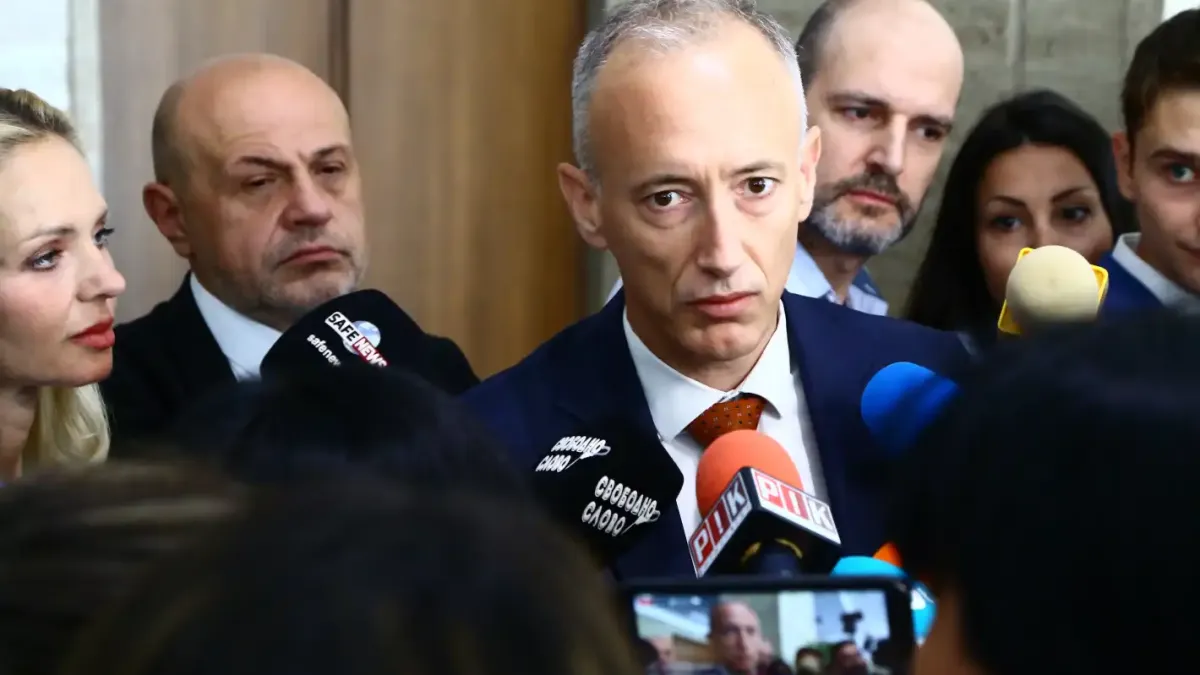 Министър Вълчев с важни думи за забраната за телефони в училище