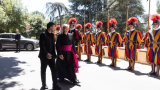 Зеленски във Ватикана: Ето какво си казаха с Папа Лъв XIV Снимки