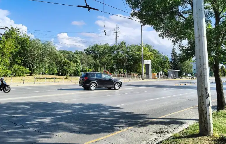 Първо в БЛИЦ! Транспортен хаос в София, тролеите спряха на това място Снимки