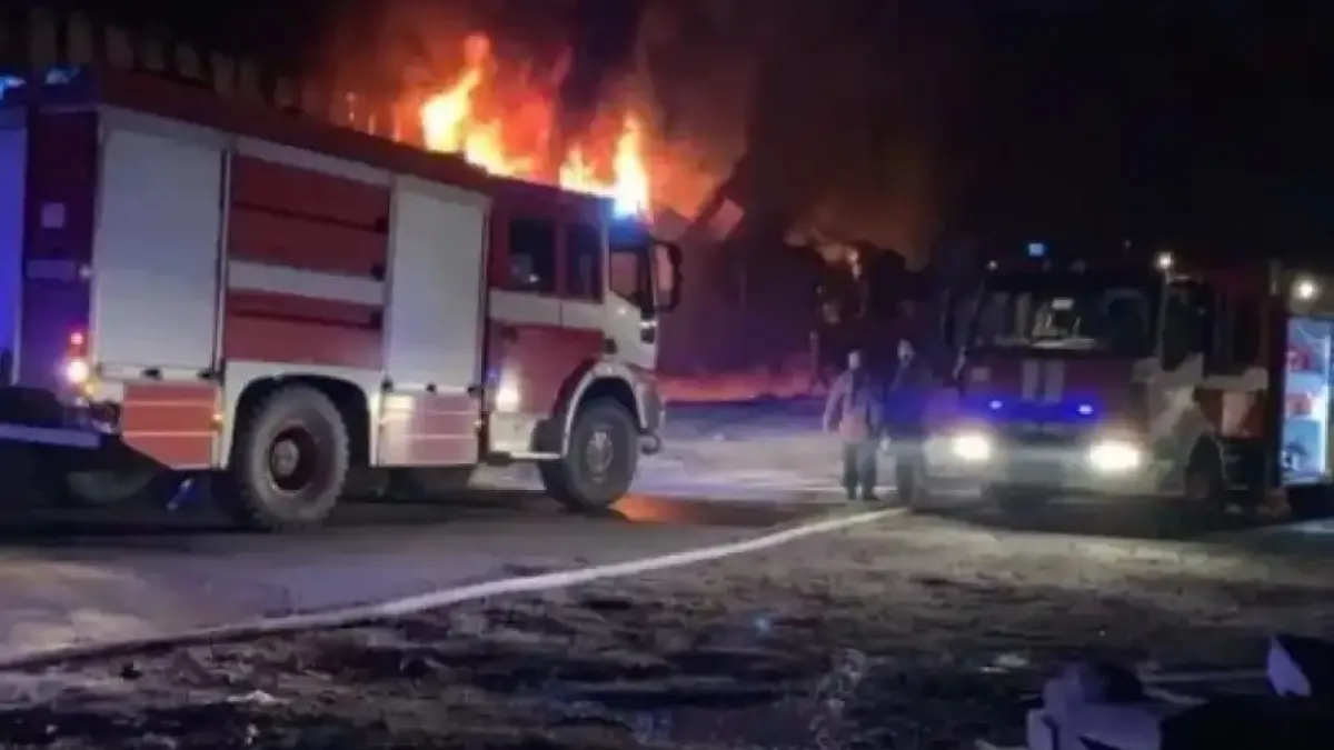 Огнена стихия на голям фронт бушува в Ямболско