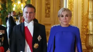 Стана ясно защо Бриджит Макрон беше толкова разсеяна в Лондон Видео