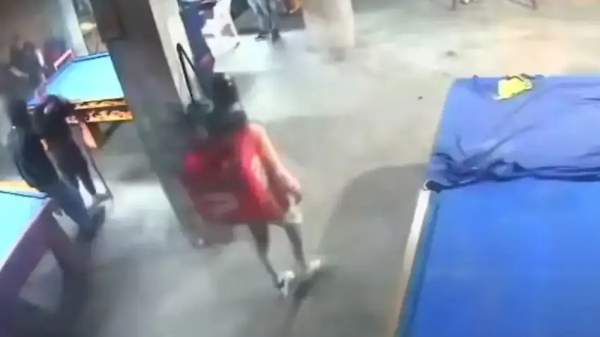 Видео 18+ запечата как убиец застрелва жертвата си в билярдна зала