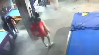 Видео 18+ запечата как убиец застрелва жертвата си в билярдна зала