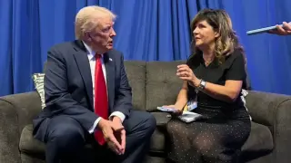 Коя е журналистката, която шепне в ухото на Тръмп?