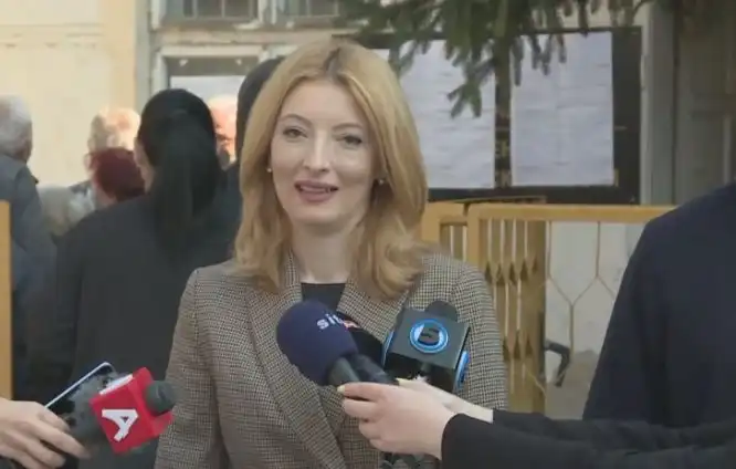 Ритана и заплашвана с изнасилване пред ченгетата: Брутално нападение над кметицата на Скопие и българска гражданка Данела Арсовска Видео