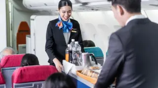 Напитката, която никога не трябва да поръчвате в самолет