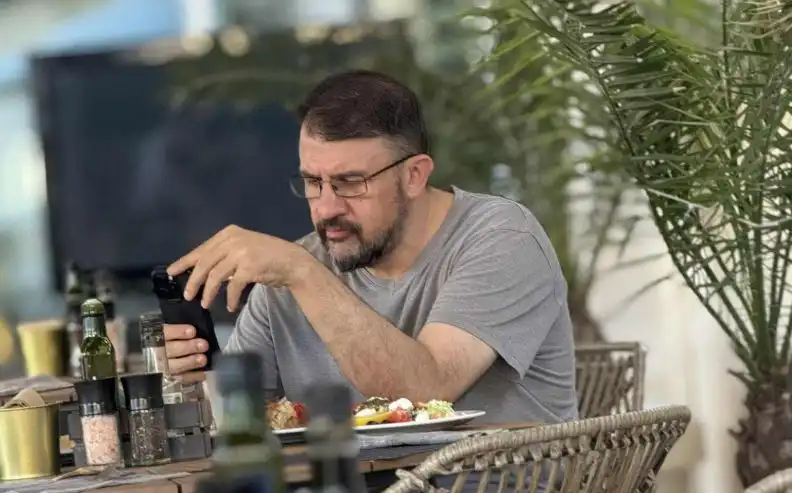 Бивш човек на Киро и Асен нагъва яко на ол инклузив в Созопол Снимки