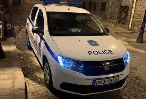 Първо глобяват, после заспиват! Нощен патрул в Стария град си почива, докато...