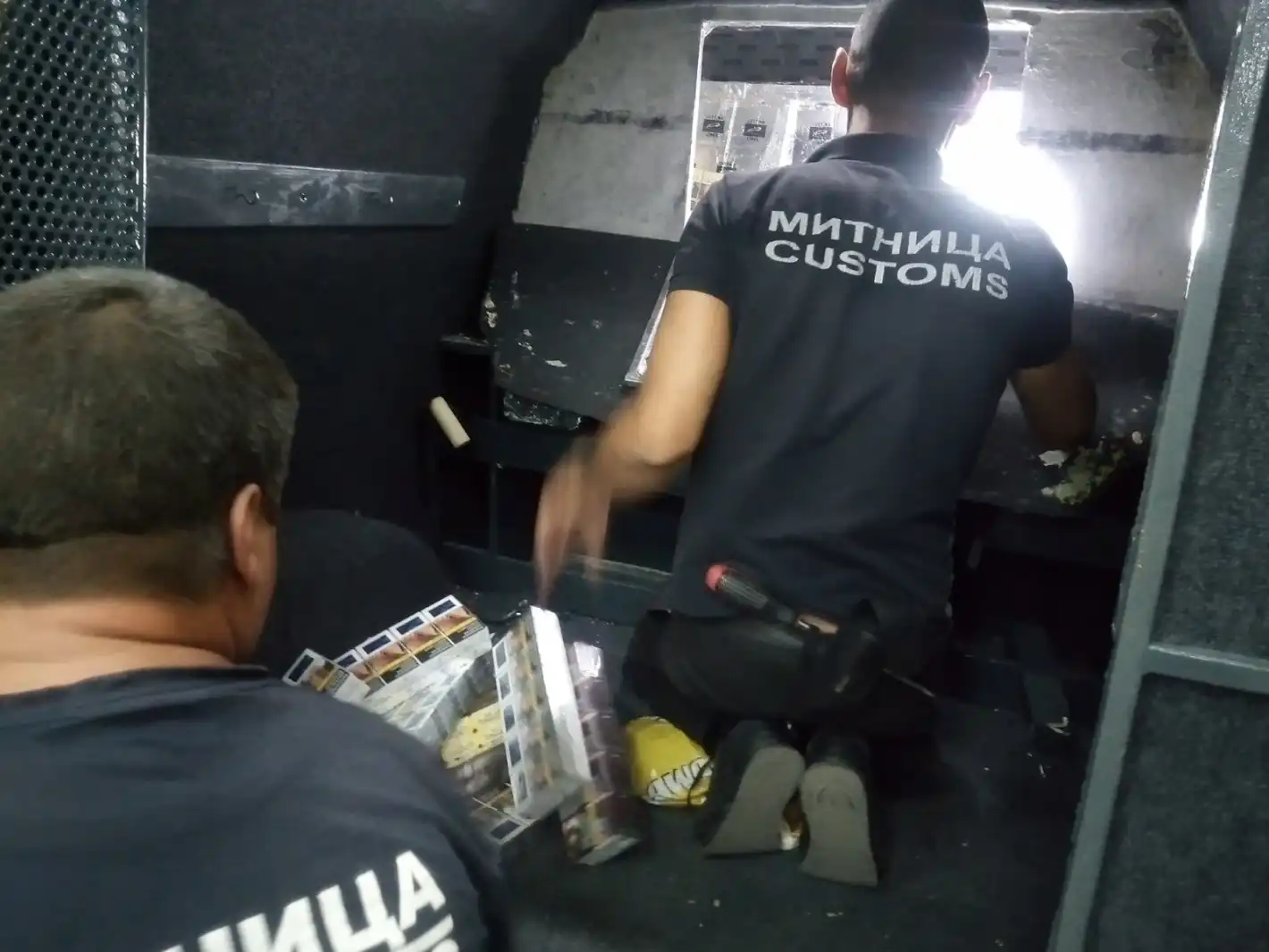 Митничари от Русе с голям удар, ето какво спипаха при проверка на бус