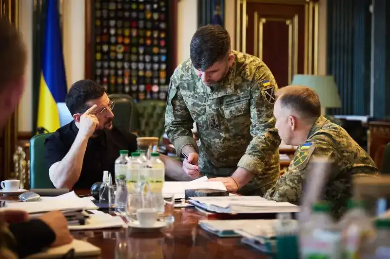 Генщабът на ВСУ оголва границата с Беларус, прехвърля части в по-„трудни“ направления