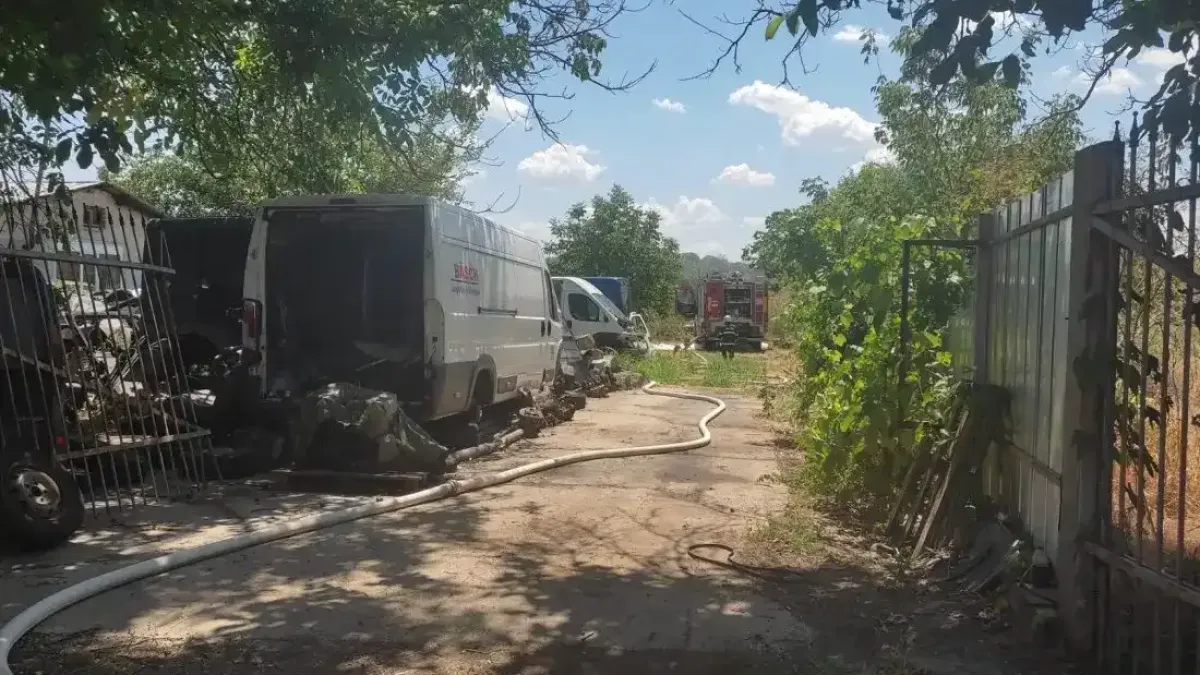 Огнен ад в Русенско, 20 коли изгоряха Снимки