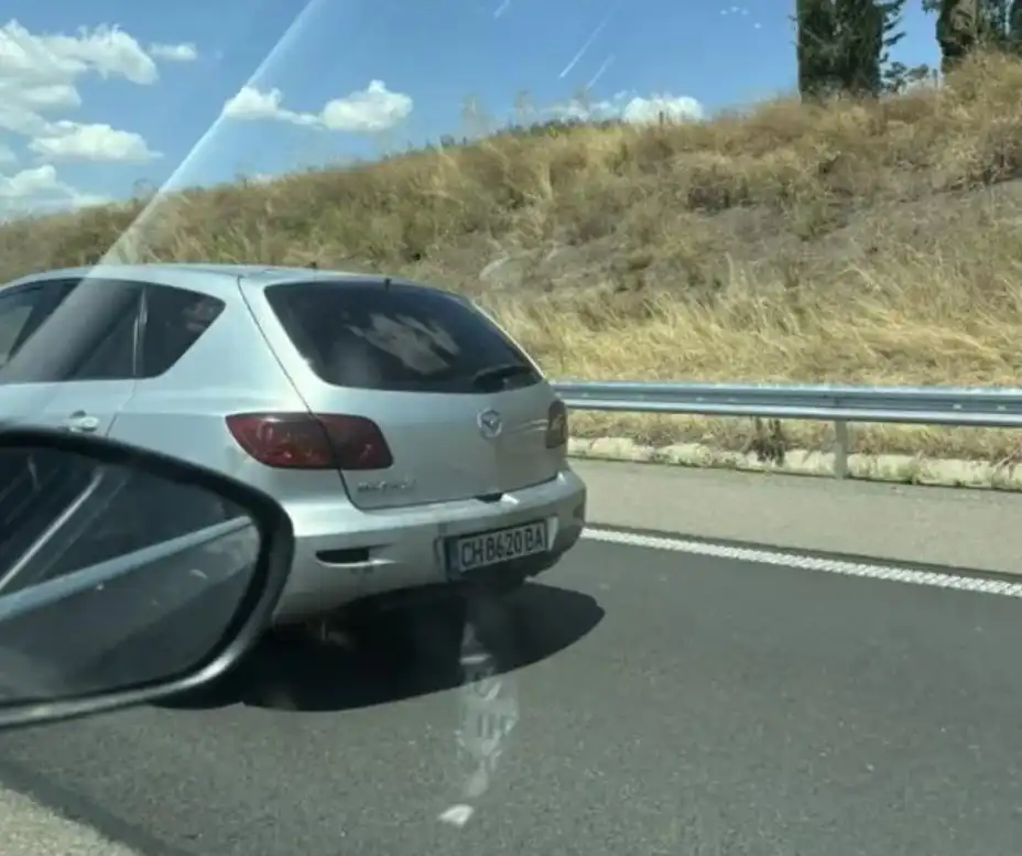 Докога?! Поредният тарикат в аварийната лента