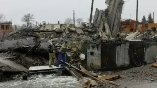 Загинали цивилни, НАТО като причина за войната, а бойците на "Ахмат" са описани като герои: Киев скочи на NYT