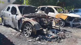 Старото БМВ на тази красавица от Бургас изпепели 4 коли Снимки