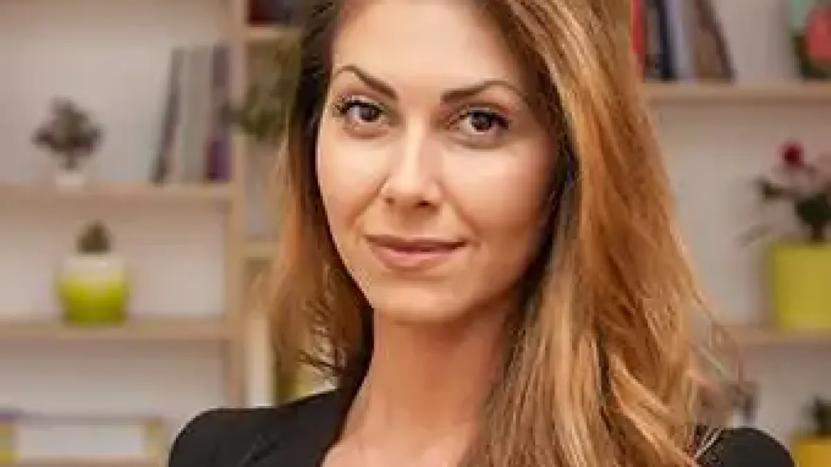 Анна Адамова, чиито снимки бяха качени в сайт за проститутки от съдия, повдигна завесата по случая