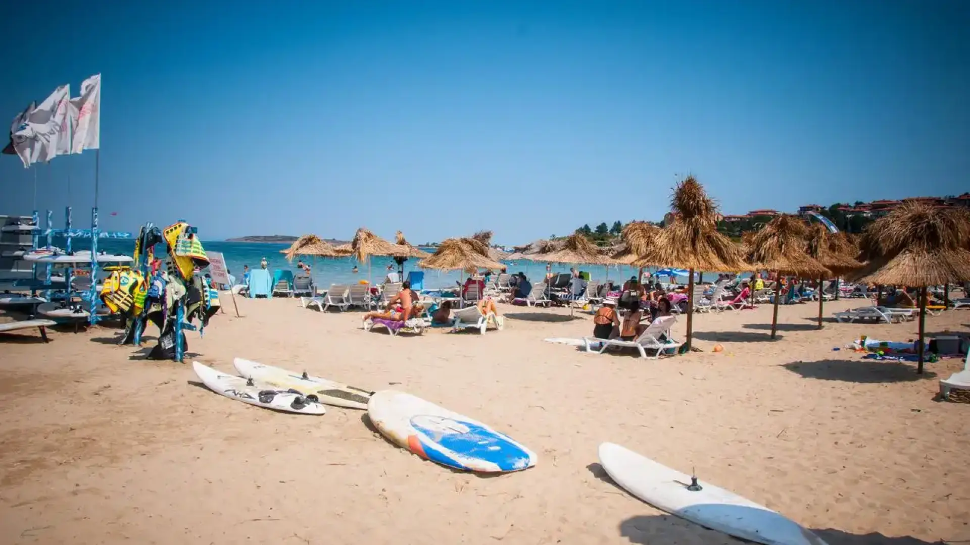 За нея ще се говори дълго: Тази жена сцепи мрака във водите на плаж "Златна рибка" Снимка