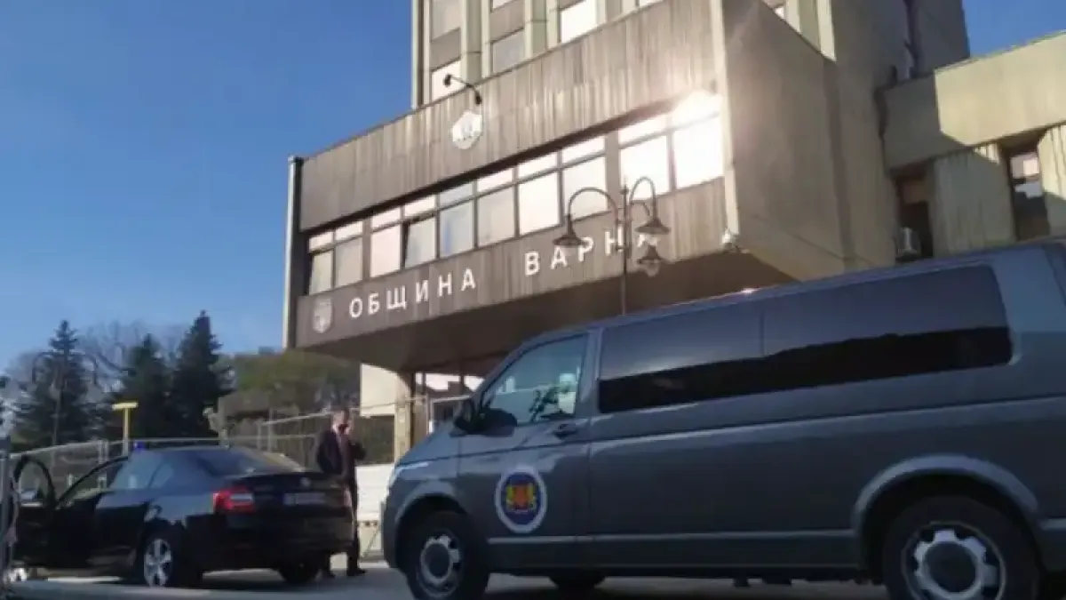 Икономическа полиция влезе в община Варна, проверява заповед на заместник на Коцев