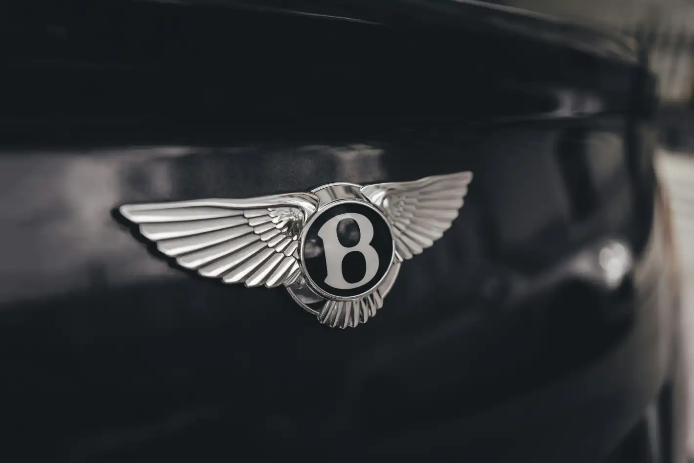 Bentley показва автомобил без предна пътническа седалка