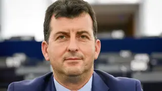 "Шубето ми е голям страх". Асим Адемов се подигра със "страшния" Асен Василев