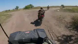 Украински анализатор: Руснаците не използват бронирана техника, трупат я за мащабна офанзива